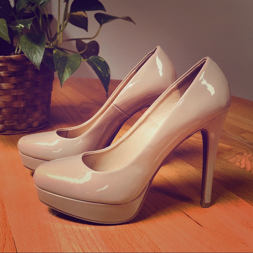 DEAL! Nude high heels with platform, size 9M